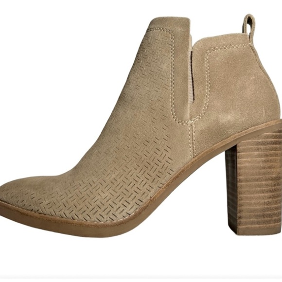 Dolce Vita Taupe Suede Ankle Boots with Pointed Toe and Block Heel - Picture 12 of 14
